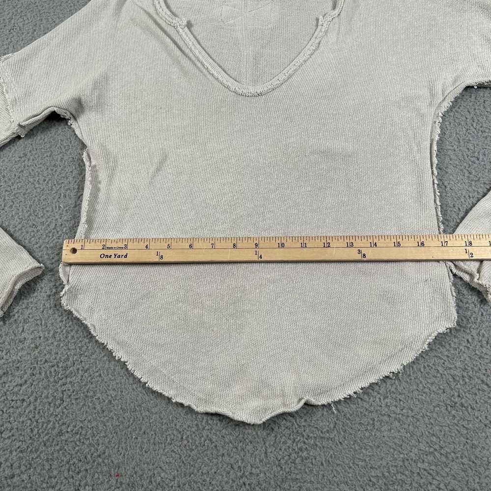 We The Free Shirt Womens Extra Small Gray Thermal V Neck Raw Hem Long Sleeve - Picture 11 of 14